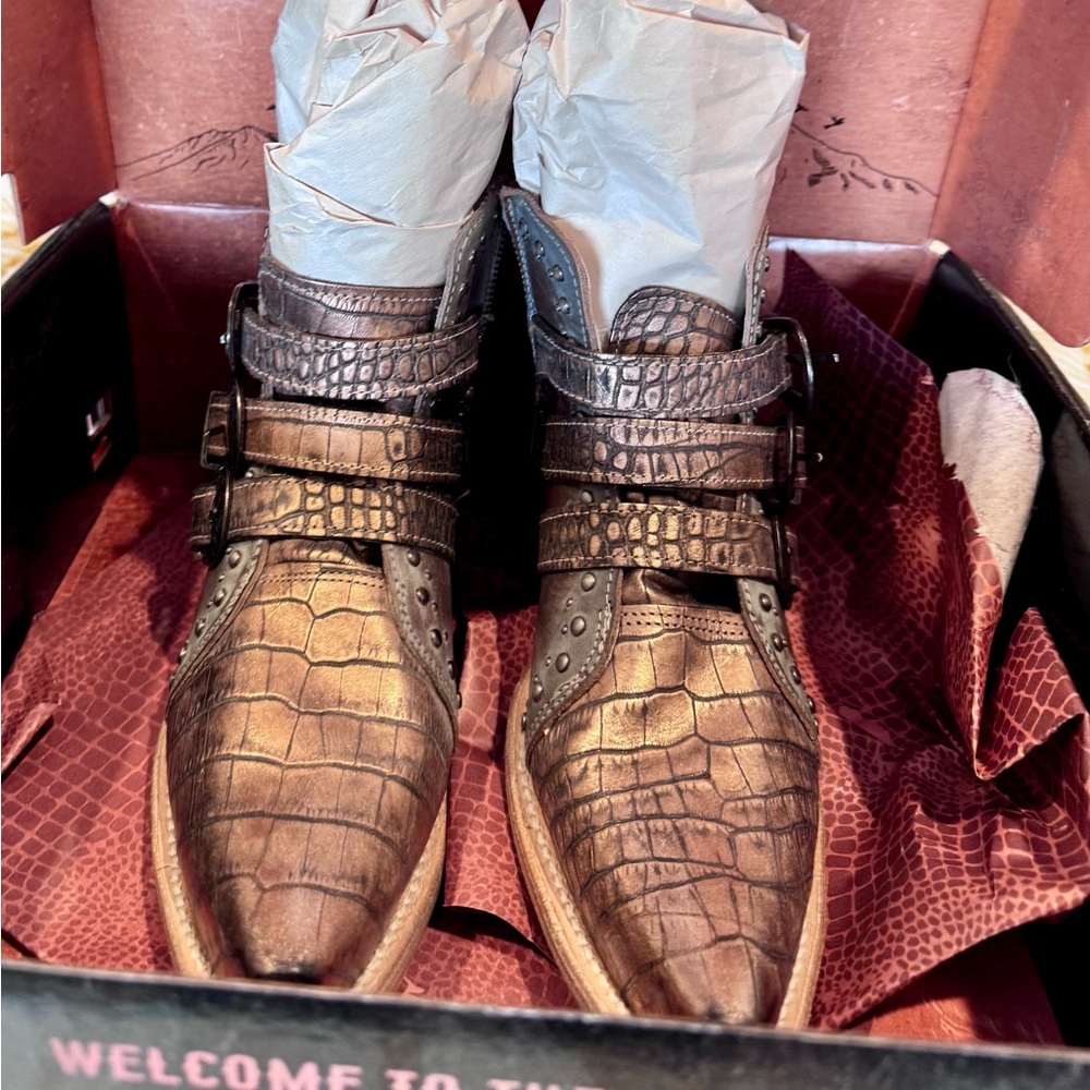 NIB FREEBIRD BOOTIES SIZE 8